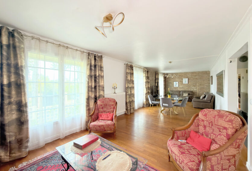 Maison familiale non mitoyenne de 140 m2 habitables, 4 chambres,