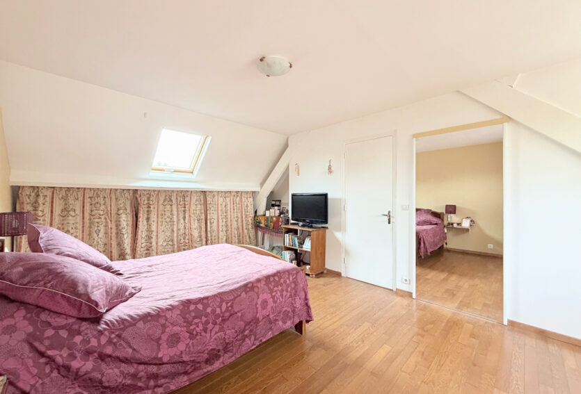 Maison familiale non mitoyenne de 140 m2 habitables, 4 chambres,