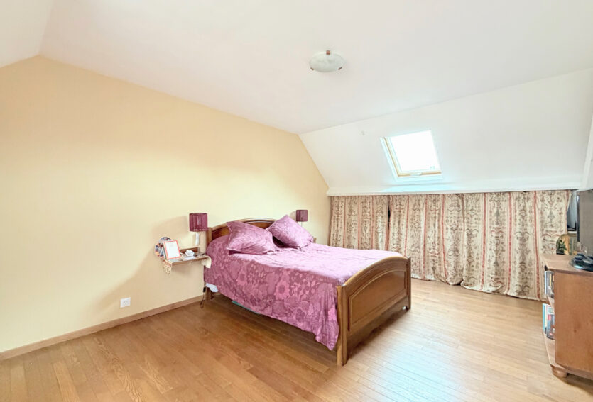 Maison familiale non mitoyenne de 140 m2 habitables, 4 chambres,