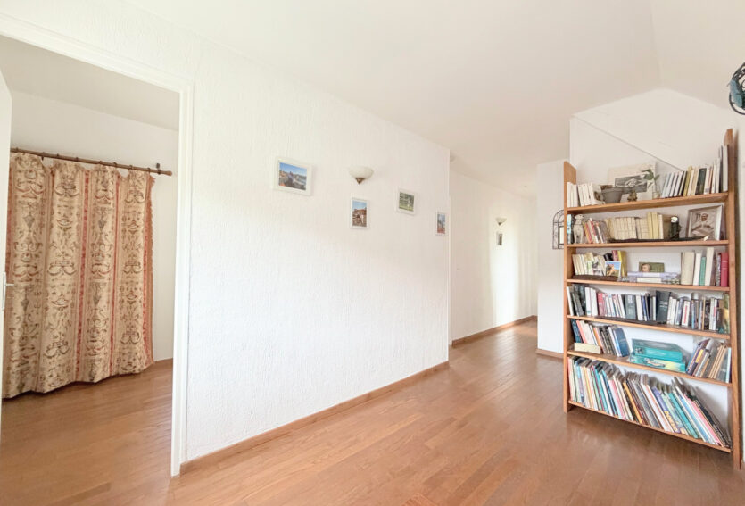 Maison familiale non mitoyenne de 140 m2 habitables, 4 chambres,