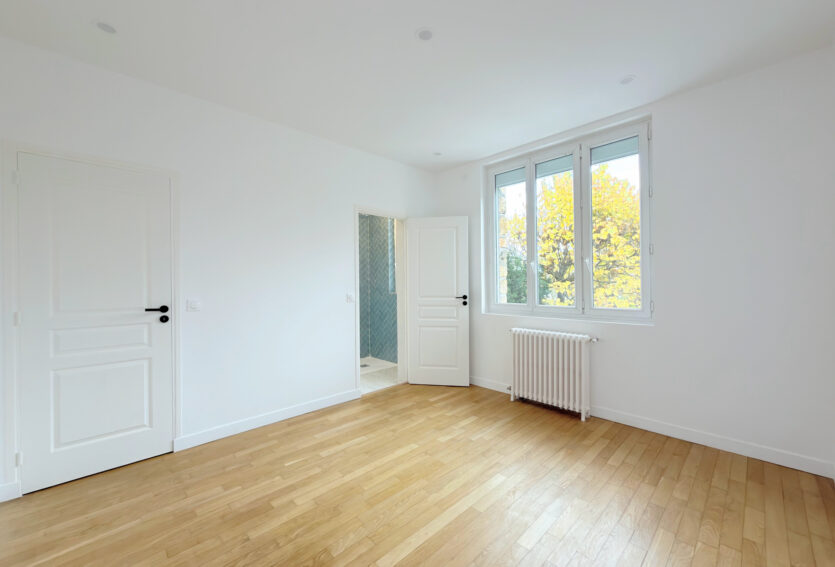 Maison familiale 5 chambres – jardin – garages – Rueil Malmaison