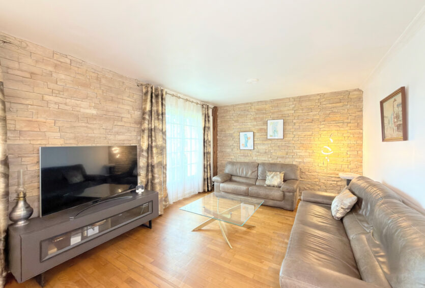 Maison familiale non mitoyenne de 140 m2 habitables, 4 chambres,