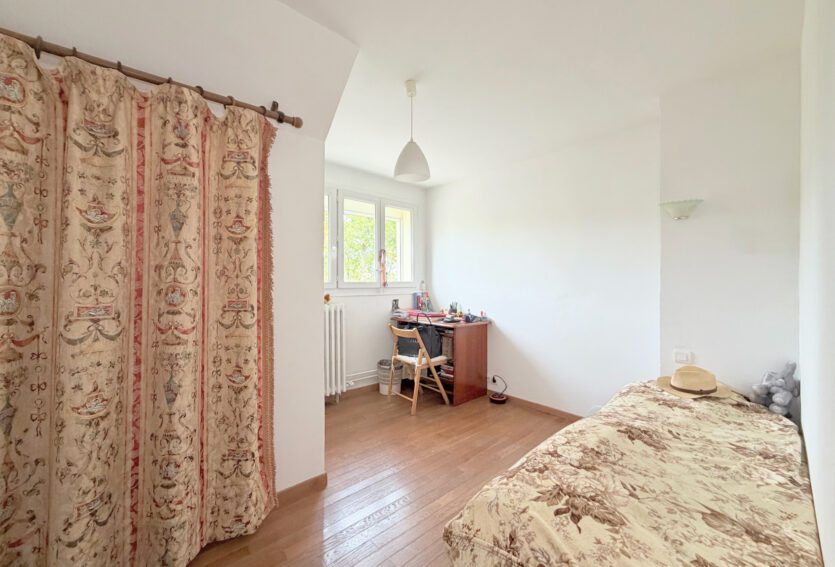 Maison familiale non mitoyenne de 140 m2 habitables, 4 chambres,