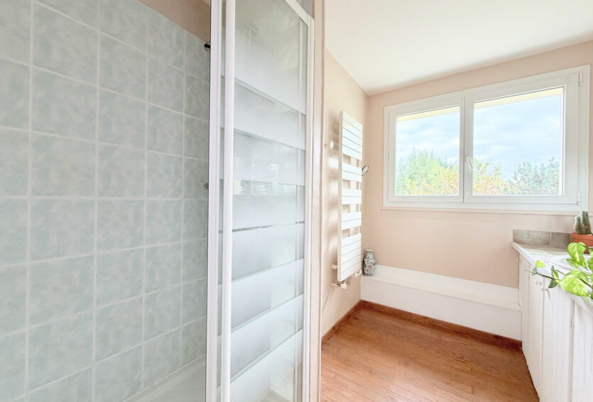 Maison familiale non mitoyenne de 140 m2 habitables, 4 chambres,