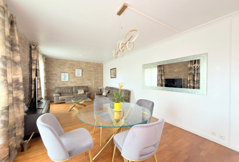 Maison familiale non mitoyenne de 140 m2 habitables, 4 chambres,