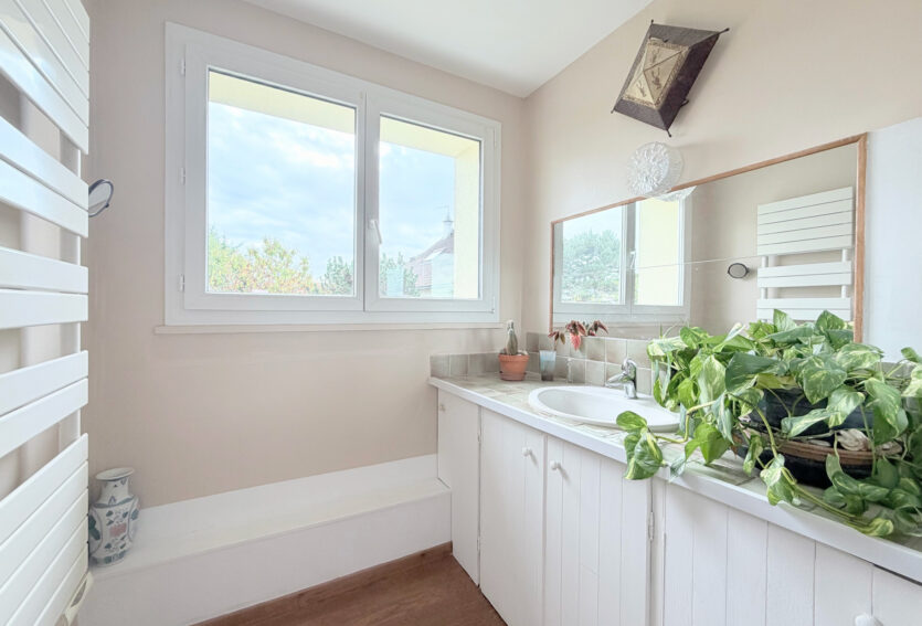 Maison familiale non mitoyenne de 140 m2 habitables, 4 chambres,