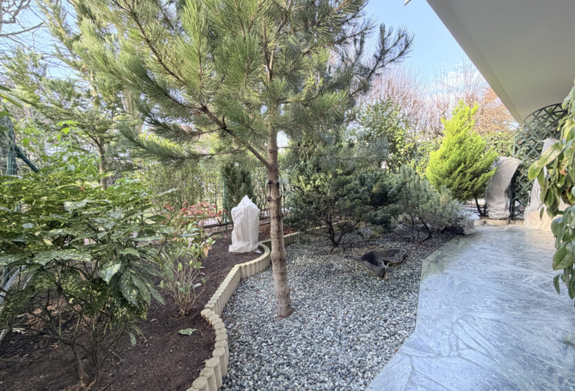 4 pièces traversant, jardin 26 m2 , DPE C, cave et parking