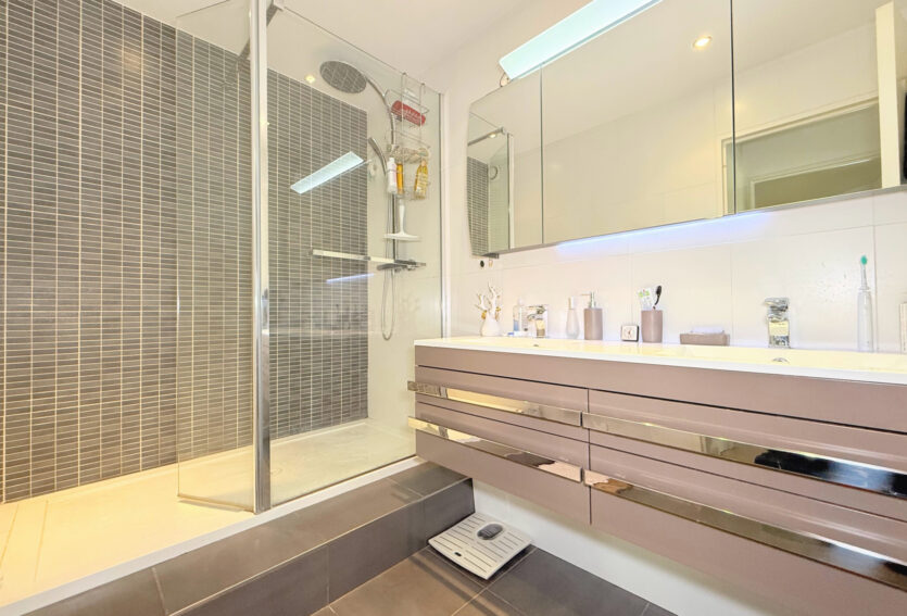 Appartement 116.3 m2 Puteaux limite Suresnes