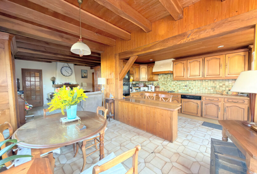 MAISON 4 CHAMBRES AU CALME À PROXIMITÉ DE LA PLACE BESCHE