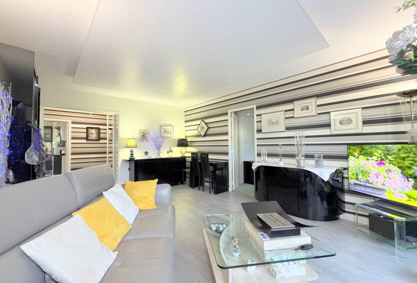 4 pièces traversant, jardin 26 m2 , DPE C, cave et parking