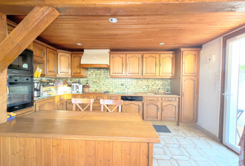 MAISON 4 CHAMBRES AU CALME À PROXIMITÉ DE LA PLACE BESCHE