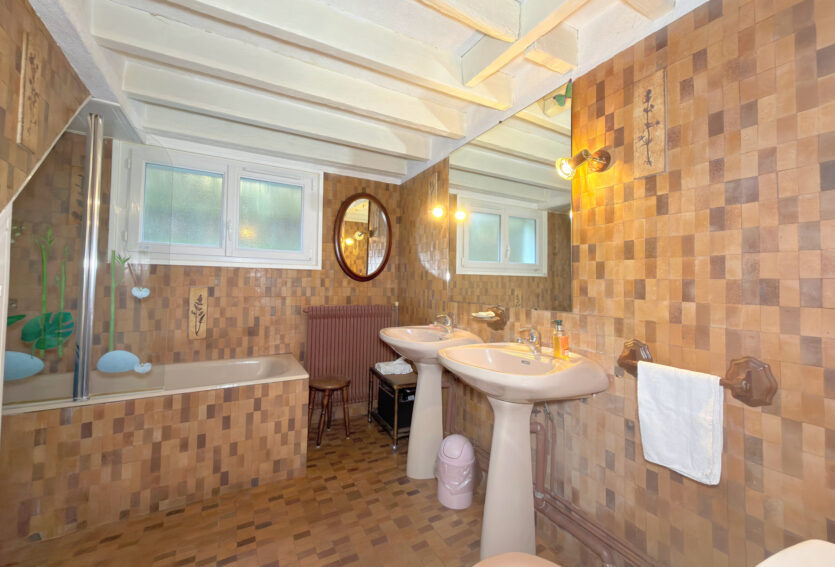 MAISON 4 CHAMBRES AU CALME À PROXIMITÉ DE LA PLACE BESCHE