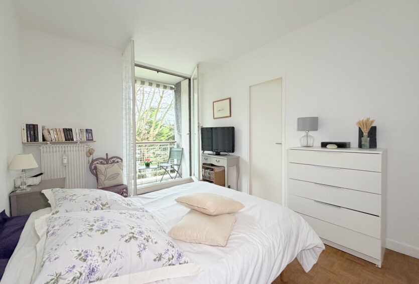 Grand 2 pièces traversant de 54 m2 et cave