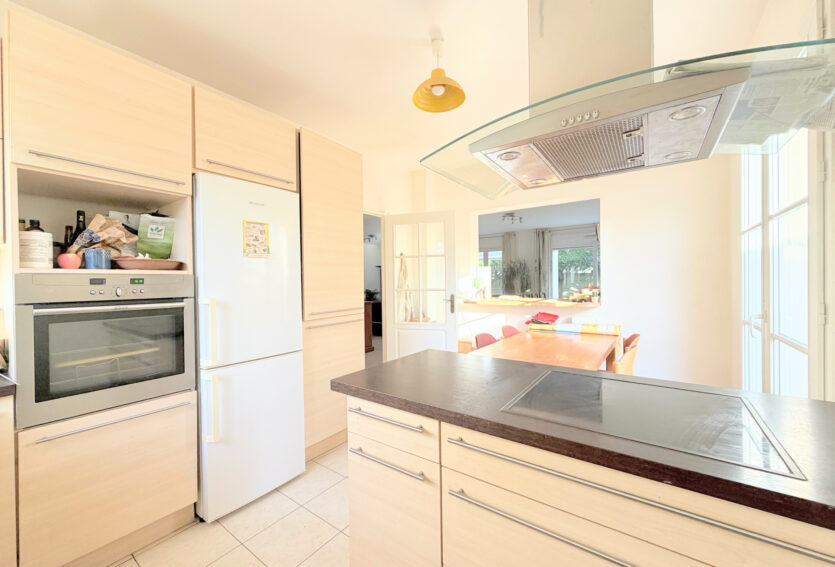 Maison Buzenval DPE C, 4 chambres, jardin, garage et sous-sol