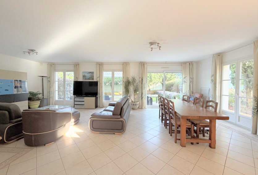 Maison Buzenval DPE C, 4 chambres, jardin, garage et sous-sol