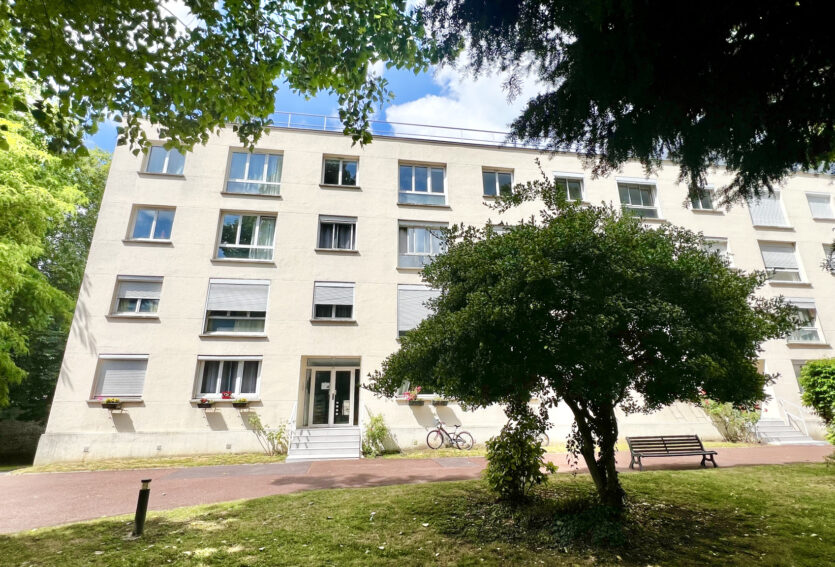 Appartement de 55 m2, cave et box – Les Closeaux