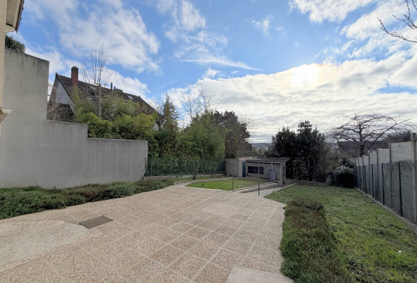 Maison limite Suresnes Parcelle 367 m2