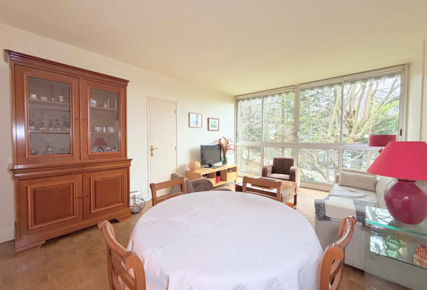 Grand 2 pièces traversant de 54 m2 et cave