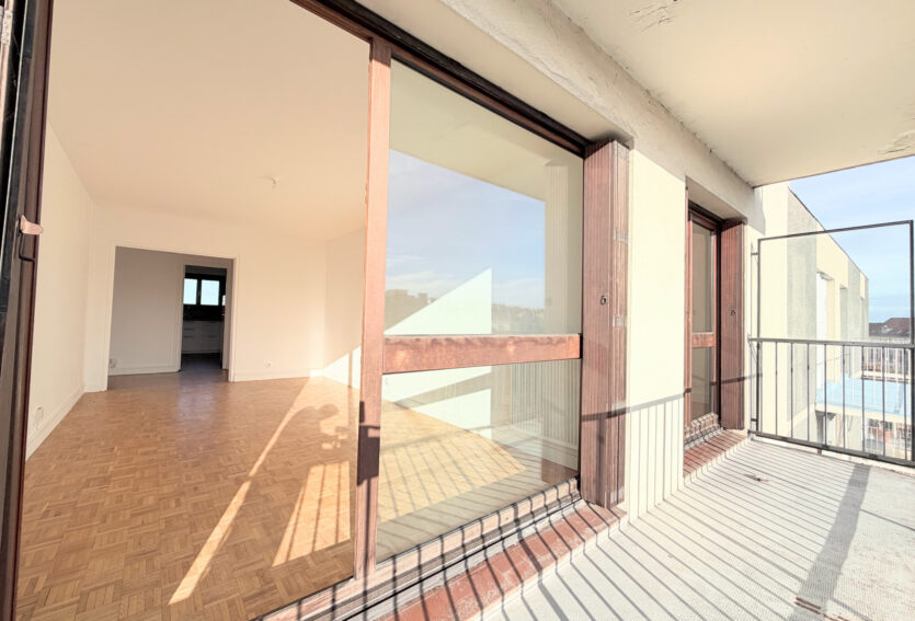 3 pièces non meublée avec balcons, parking et cave