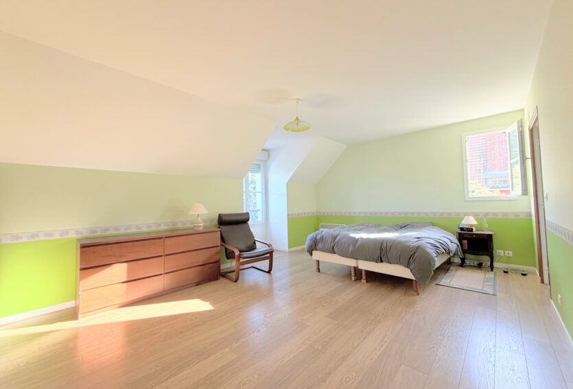 Maison Buzenval DPE C, 4 chambres, jardin, garage et sous-sol