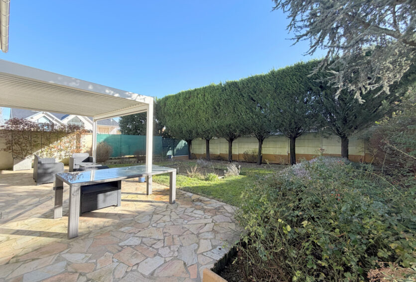 Maison Buzenval DPE C, 4 chambres, jardin, garage et sous-sol