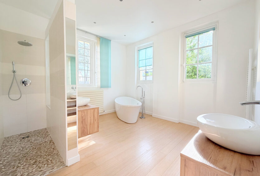 Demeure de 412 m2 habitables, parcelle de 3 000 m2 Parc de la Malmaison