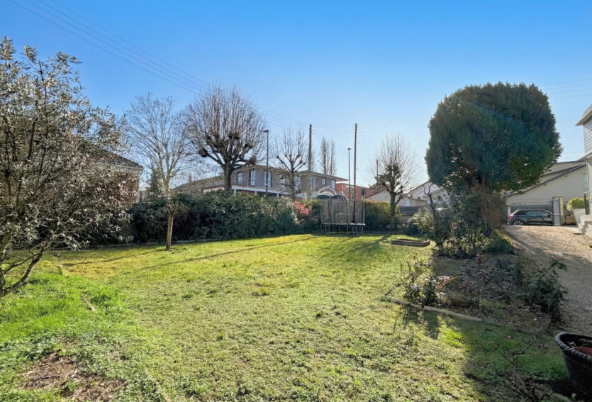 MAISON ENTRE CENTRE-VILLE ET RER A – PARCELLE DE 602 m2